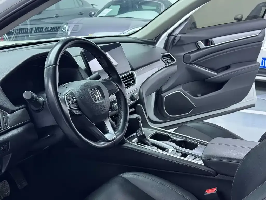 Honda Accord — фото 10