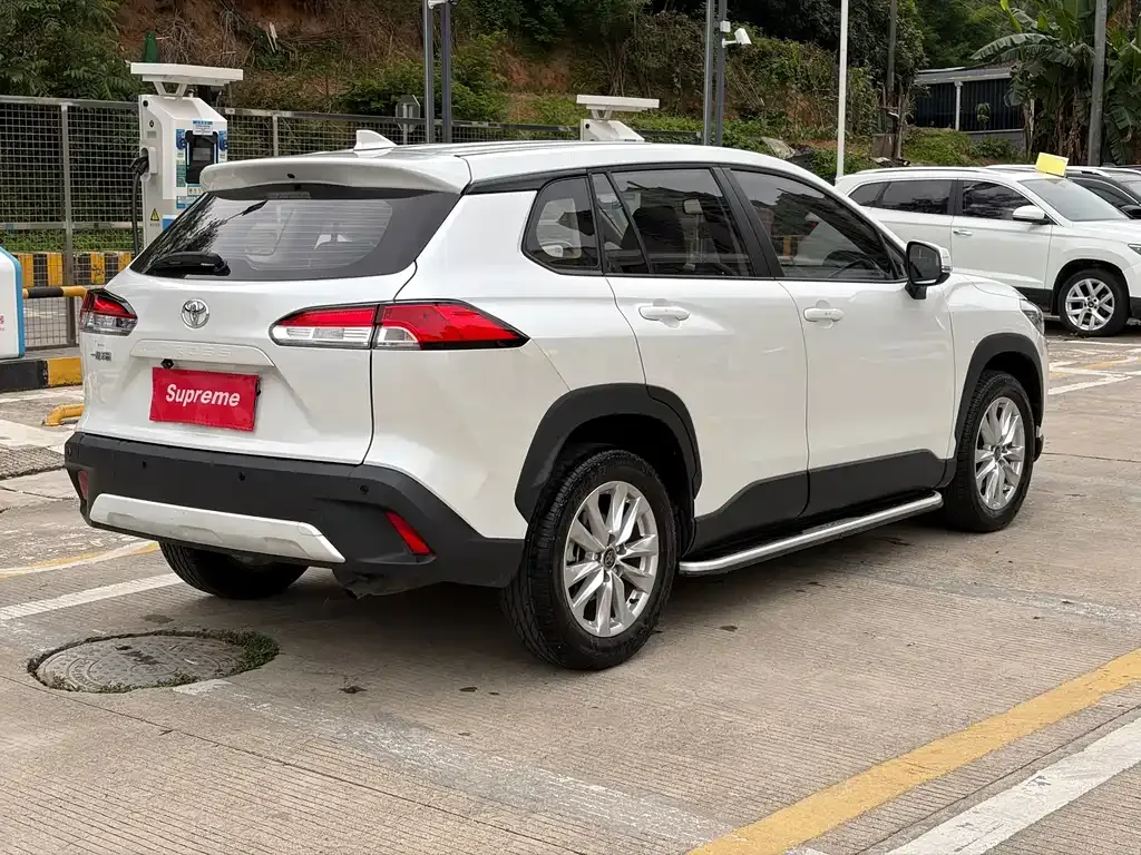 Toyota Corolla Cross 2024 из CN, фото 9