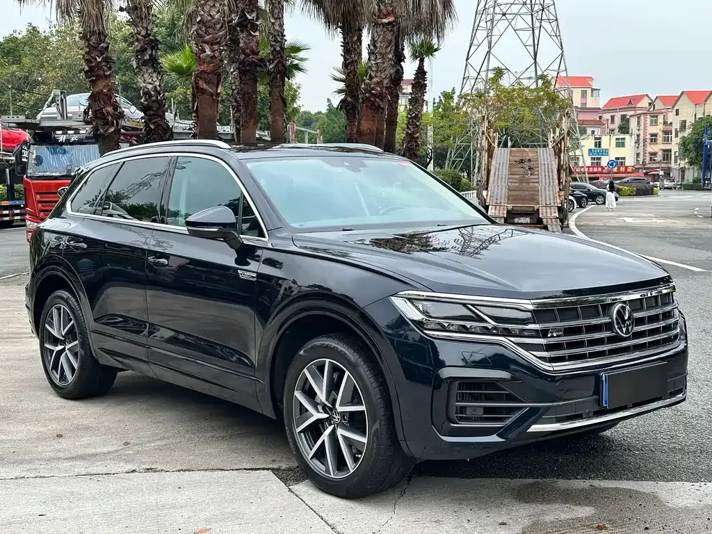 Volkswagen Touareg — фото 9