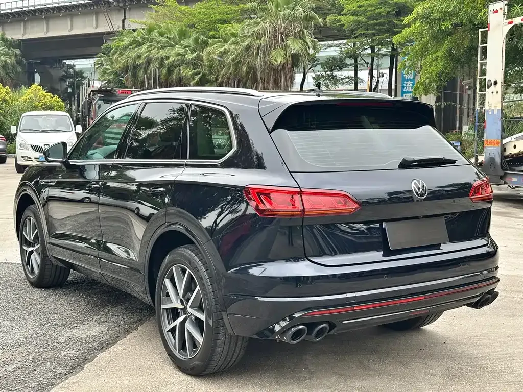 Volkswagen Touareg — фото 8