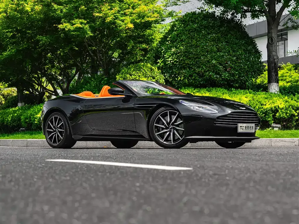 Aston Martin DB11 2023 из CN, фото 10