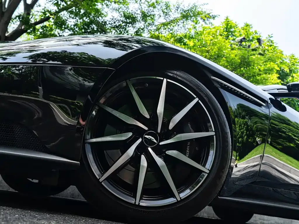 Aston Martin DB11 2023 из CN, фото 5