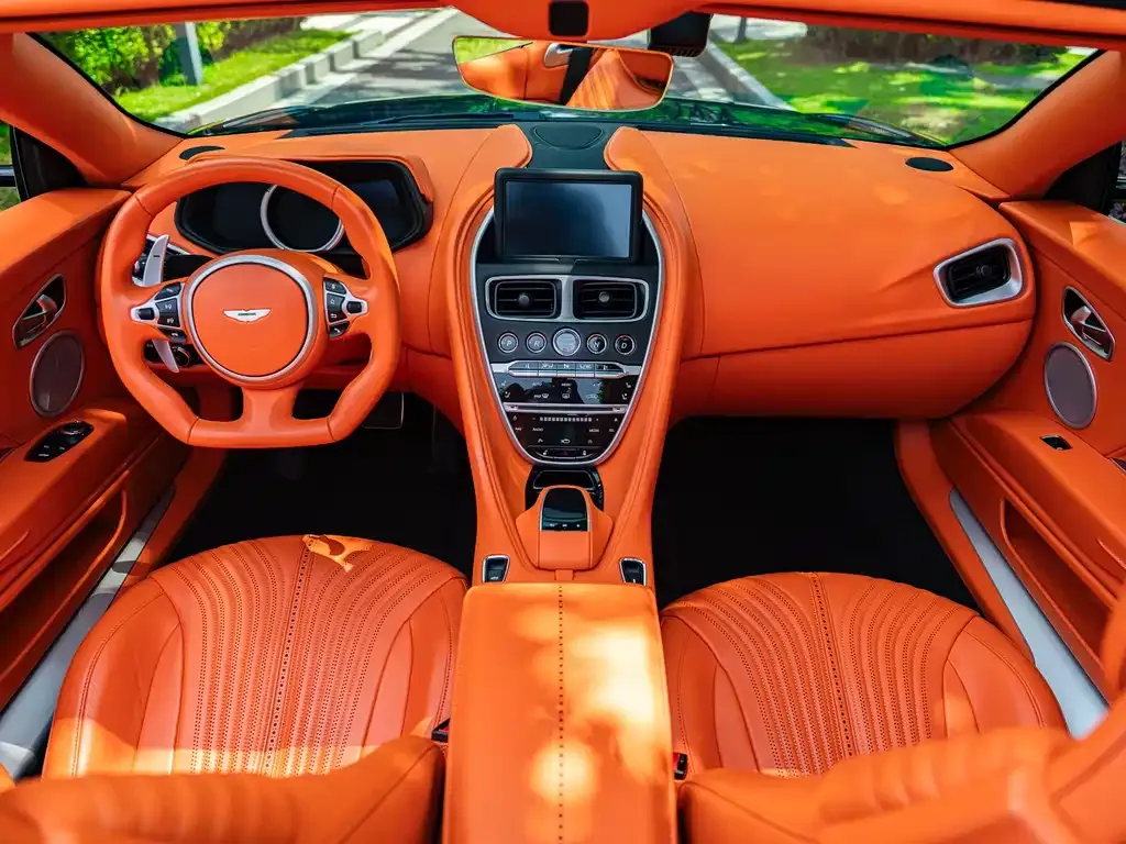 Aston Martin DB11 2023 из CN, фото 6