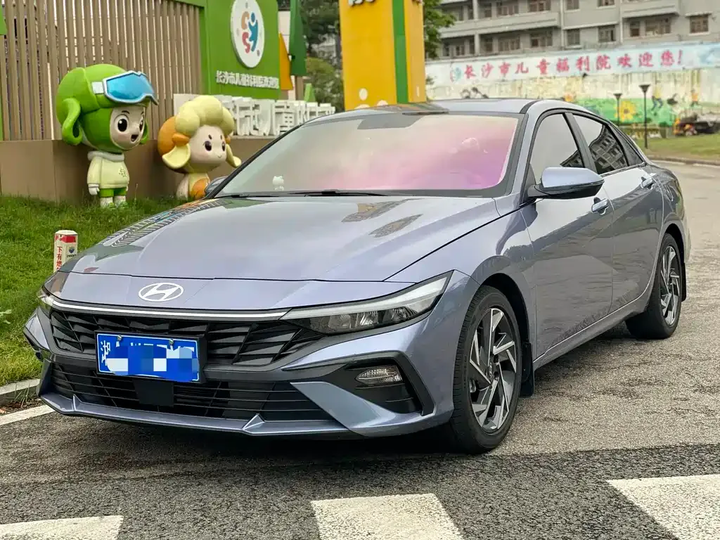 Hyundai Elantra — фото 1
