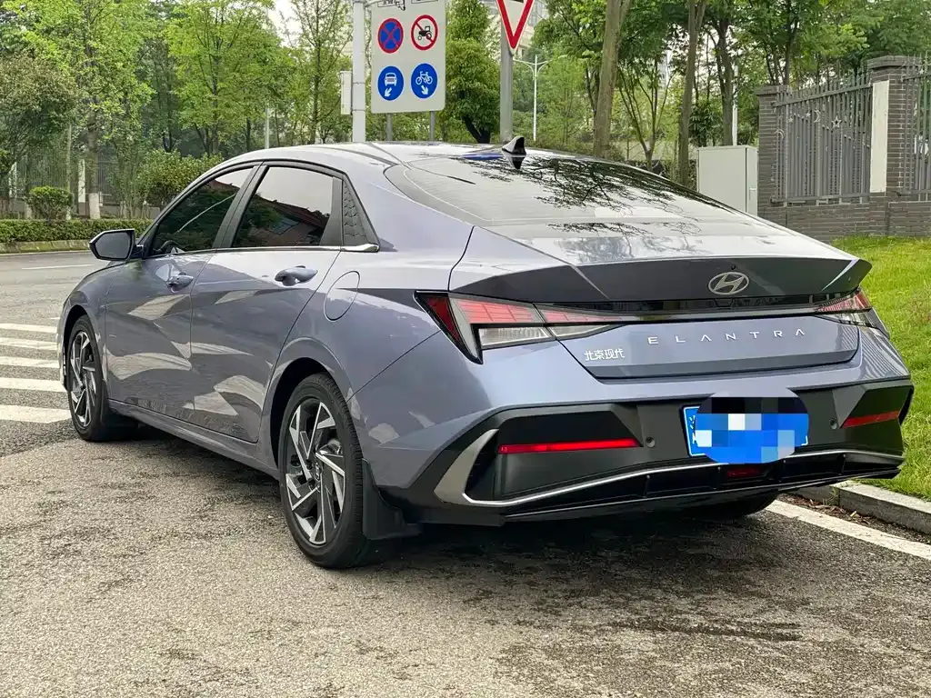 Hyundai Elantra — фото 10