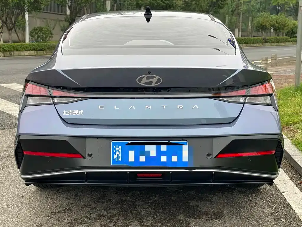 Hyundai Elantra — фото 3
