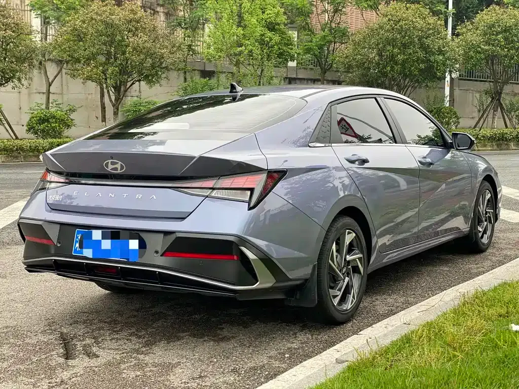 Hyundai Elantra — фото 8
