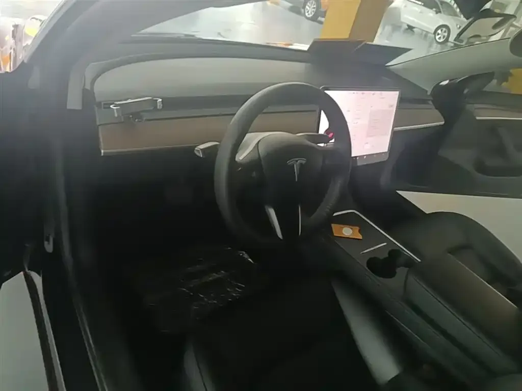 Tesla Model 3 — фото 7