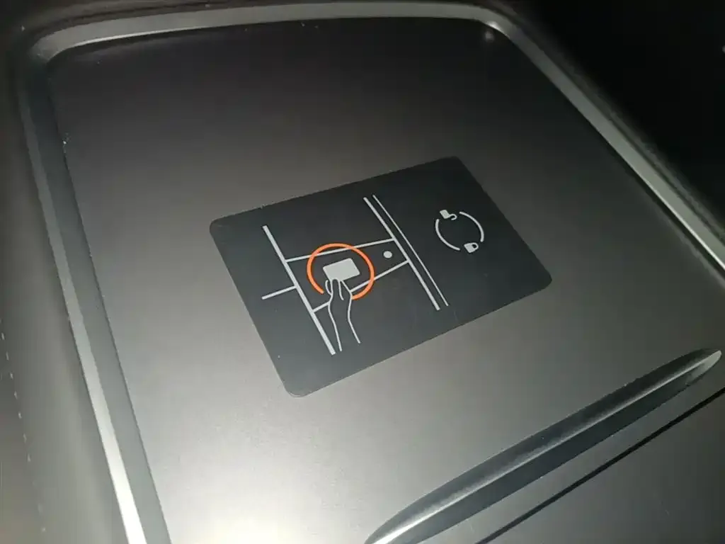 Tesla Model 3 — фото 8