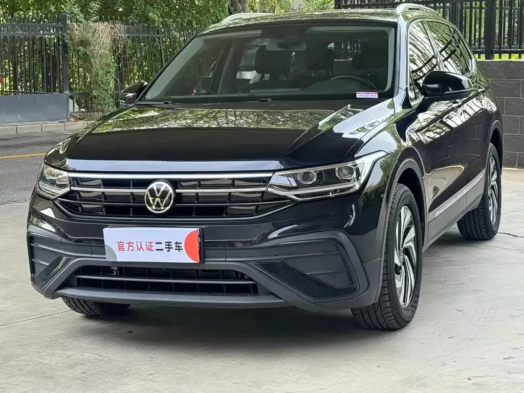 Volkswagen Tiguan L — фото 1
