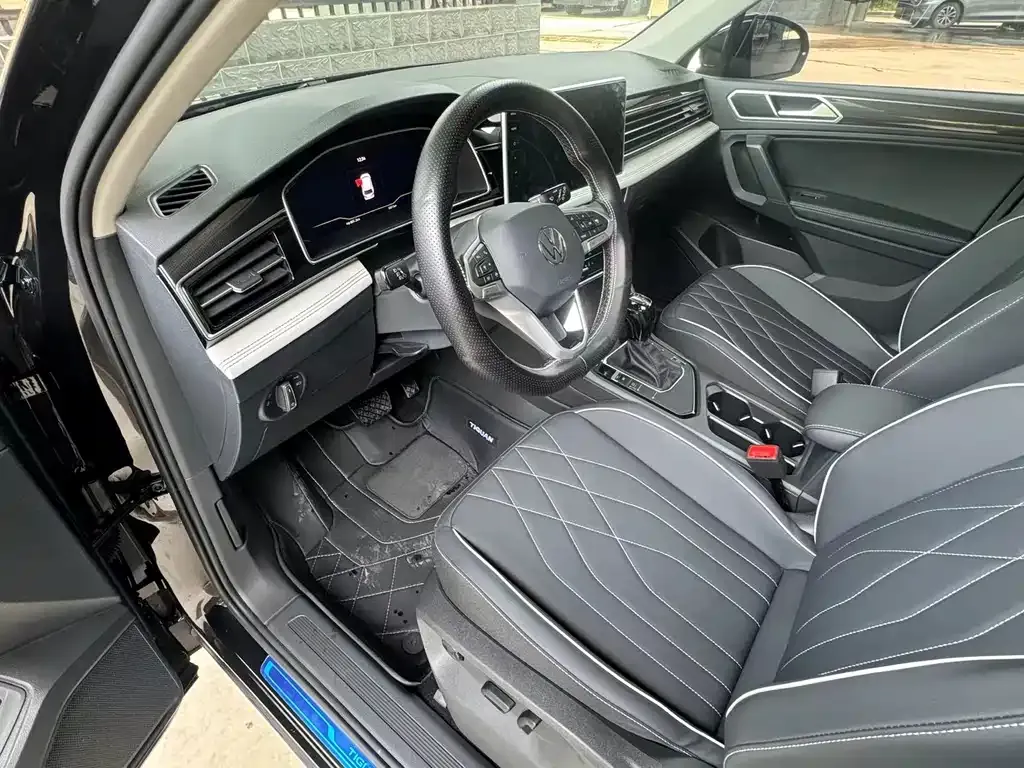 Volkswagen Tiguan L — фото 3