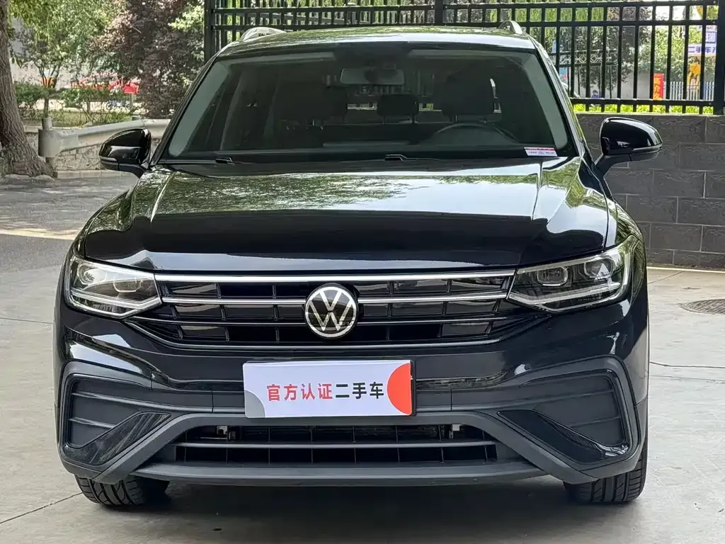 Volkswagen Tiguan L — фото 10