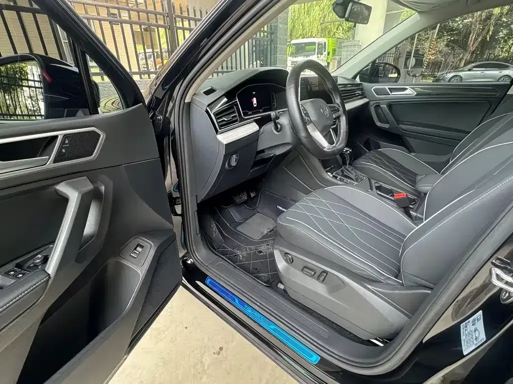 Volkswagen Tiguan L — фото 6
