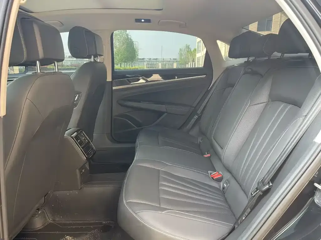 Volkswagen Passat — фото 4