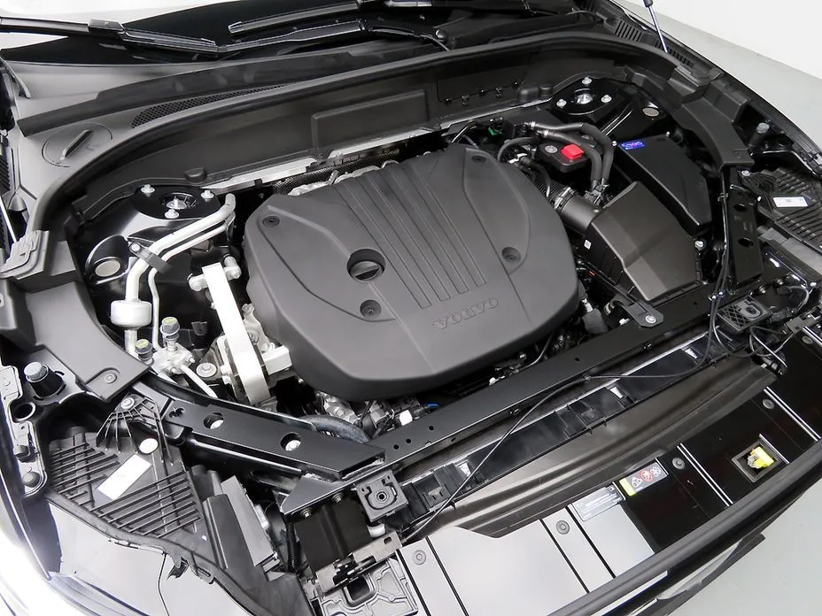 Volvo XC60 — фото 10