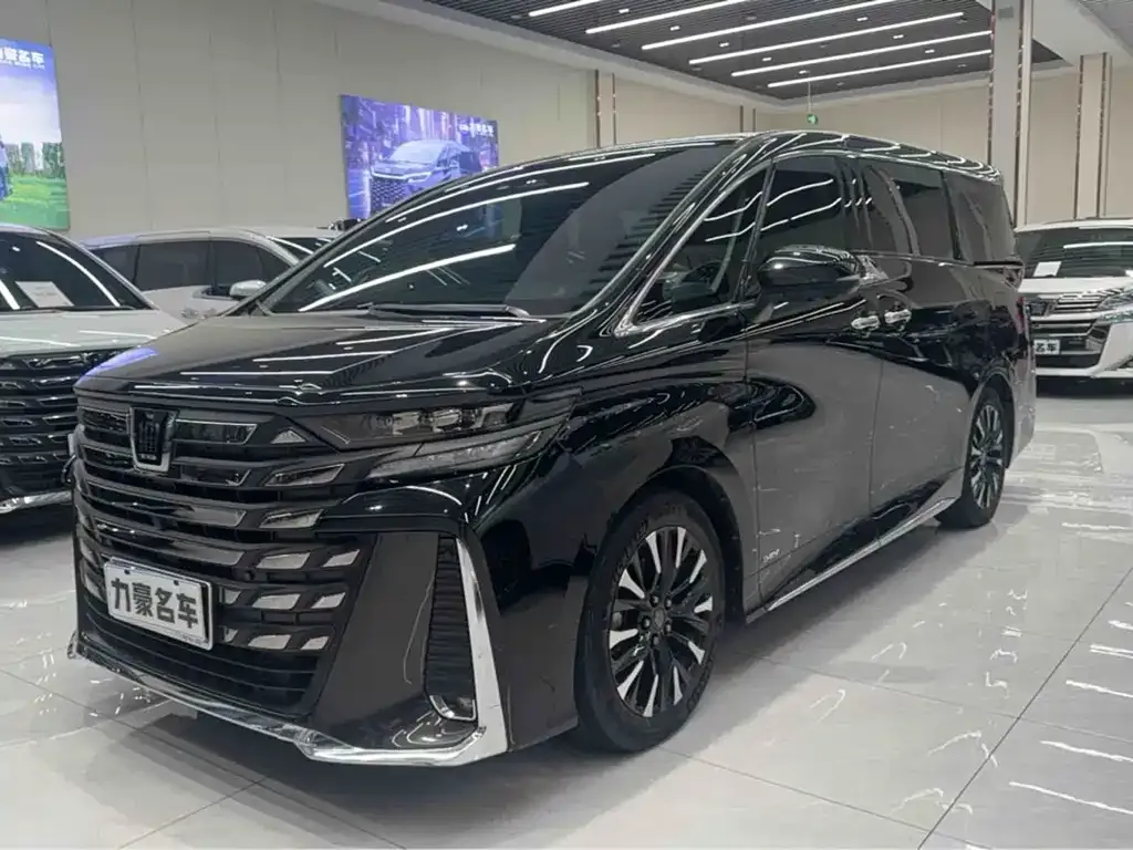 Toyota Vellfire — фото 1