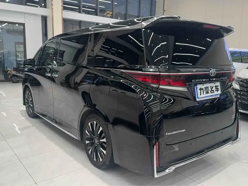 Toyota Vellfire — фото 3