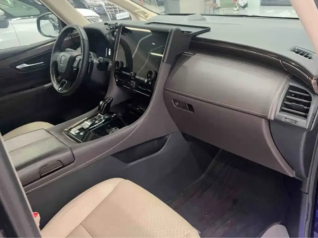 Toyota Vellfire — фото 2