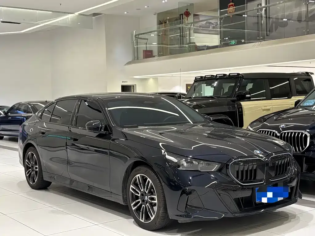 BMW 5 Series — фото 10