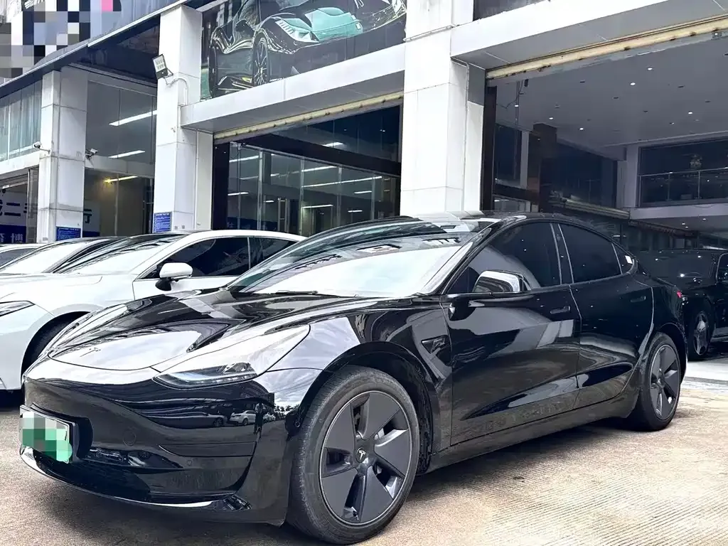 Tesla Model 3 — фото 1
