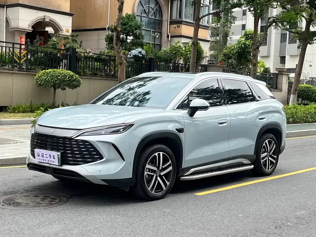 BYD L DM-i — фото 1