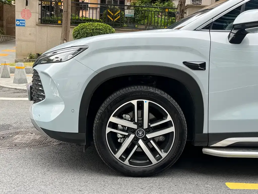 BYD L DM-i — фото 8