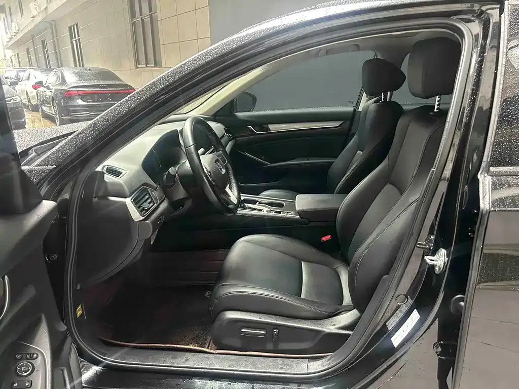 Honda Accord — фото 9