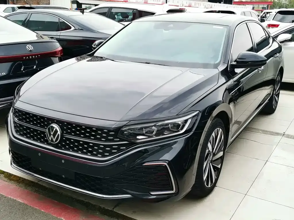 Volkswagen Passat — фото 1