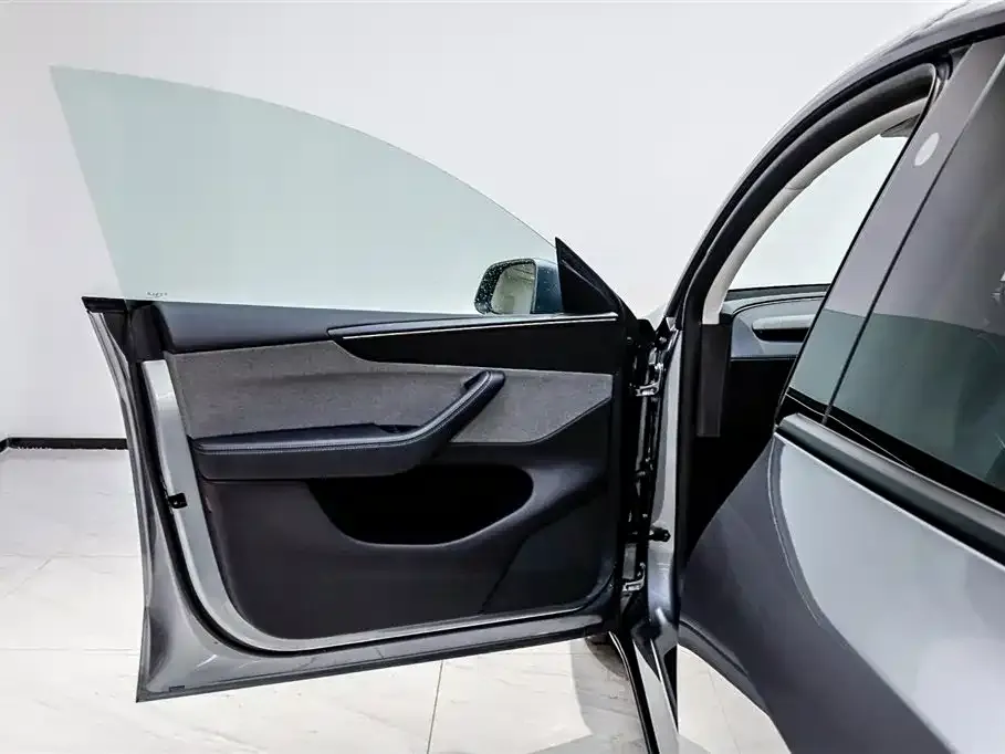 Tesla Model Y 2025 из CN, фото 4