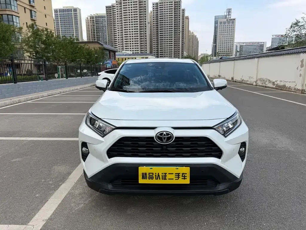 Toyota RAV4 — фото 10