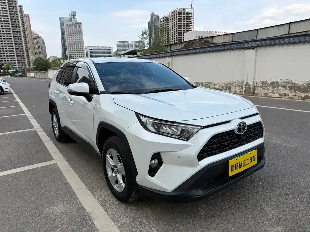 Toyota RAV4 — фото 8