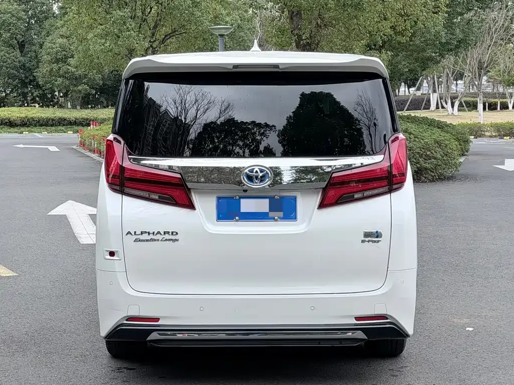Toyota Alphard — фото 8