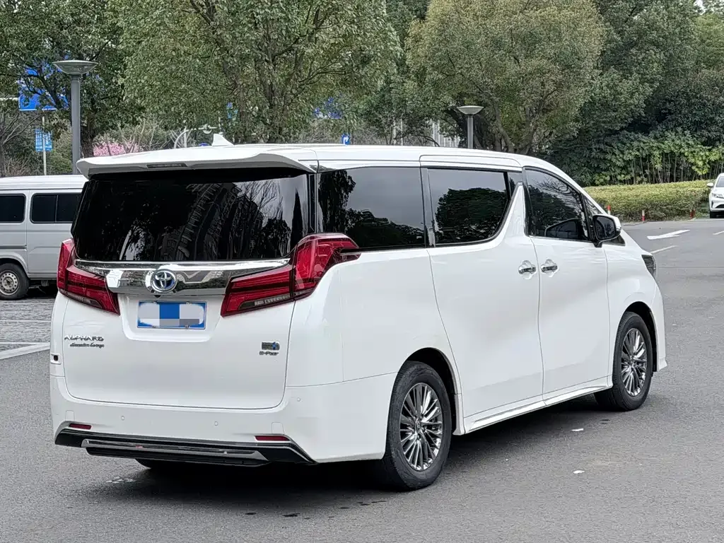 Toyota Alphard — фото 5