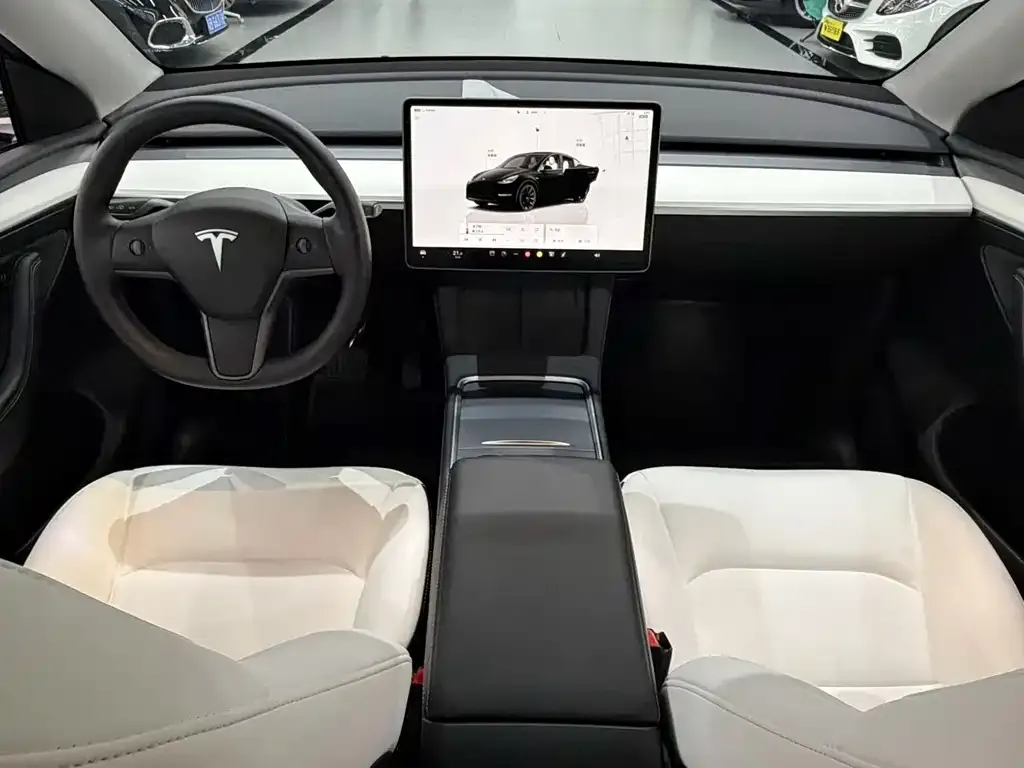 Tesla Model Y — фото 6