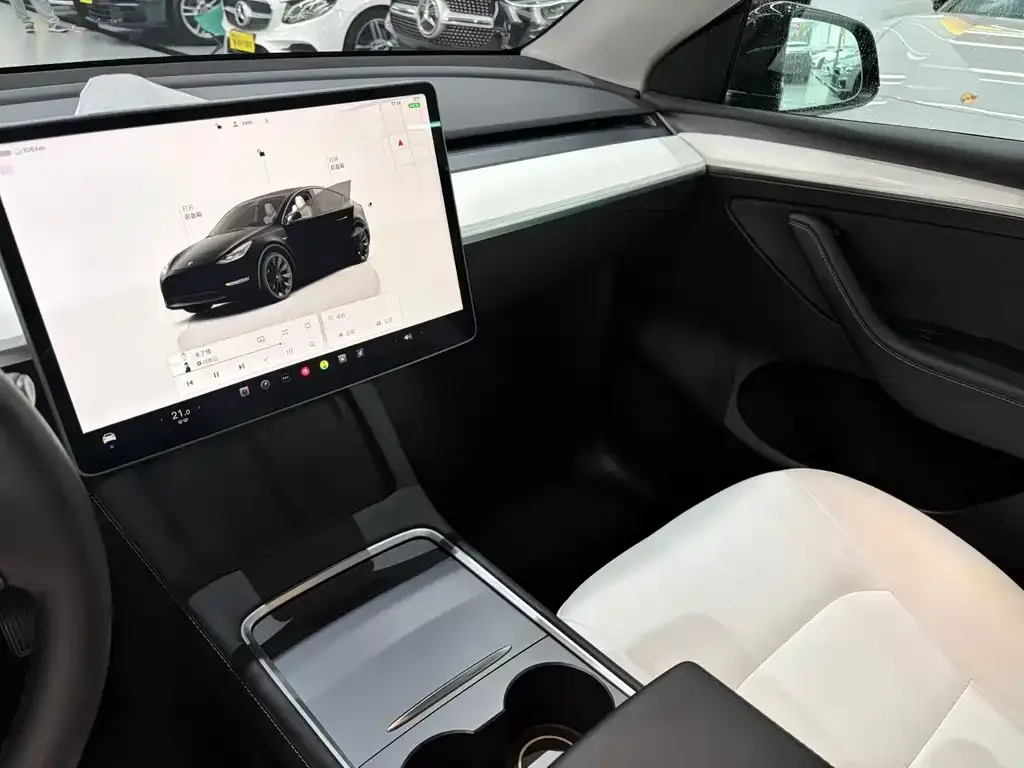 Tesla Model Y — фото 5