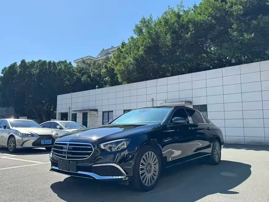Mercedes-Benz E-Class — фото 1