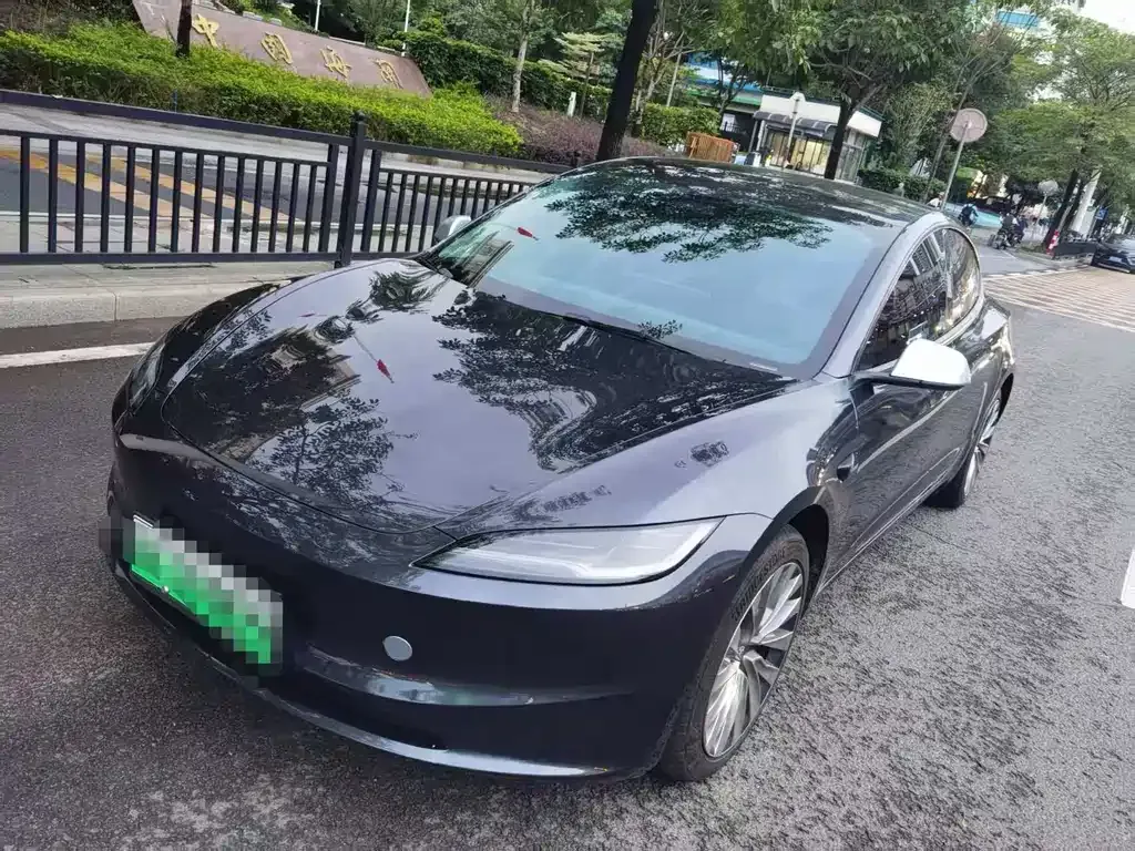 Tesla Model 3 — фото 1