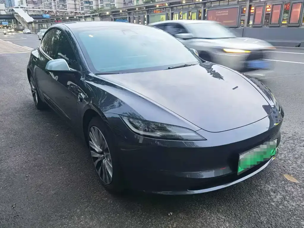 Tesla Model 3 — фото 3