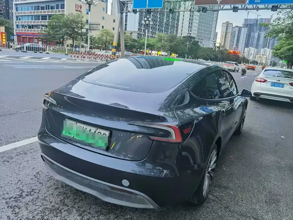 Tesla Model 3 — фото 5
