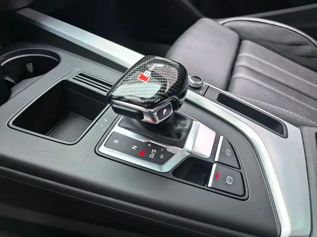 Audi A4L 2021 из CN, фото 3