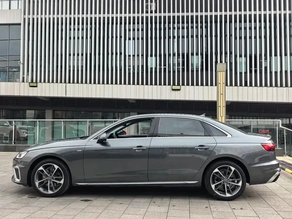 Audi A4L 2021 из CN, фото 8