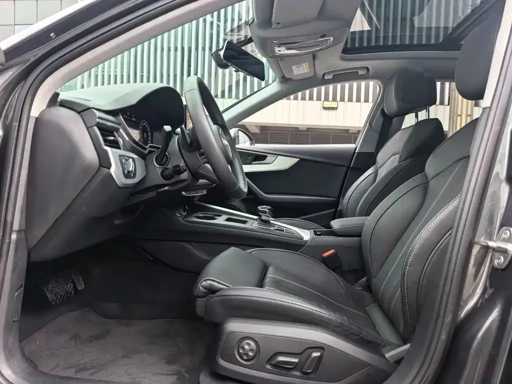 Audi A4L 2021 из CN, фото 6
