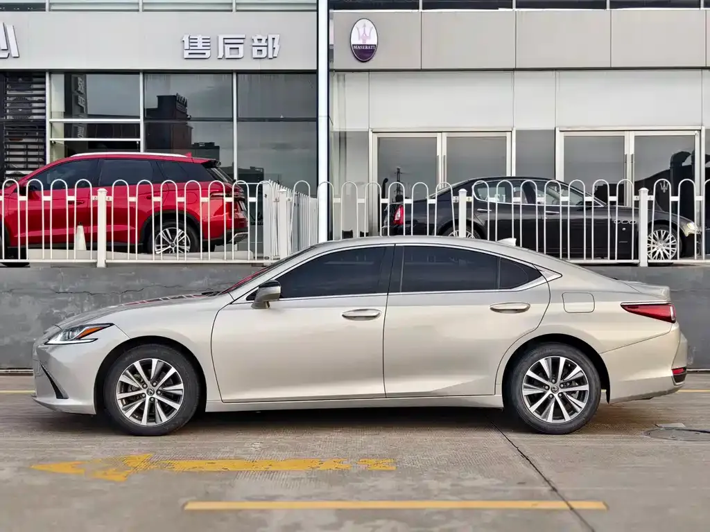 Lexus ES — фото 10