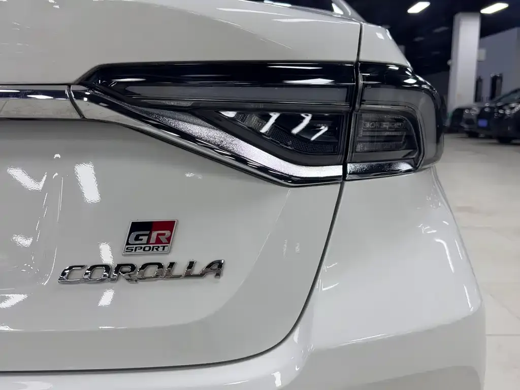 Toyota Corolla — фото 4