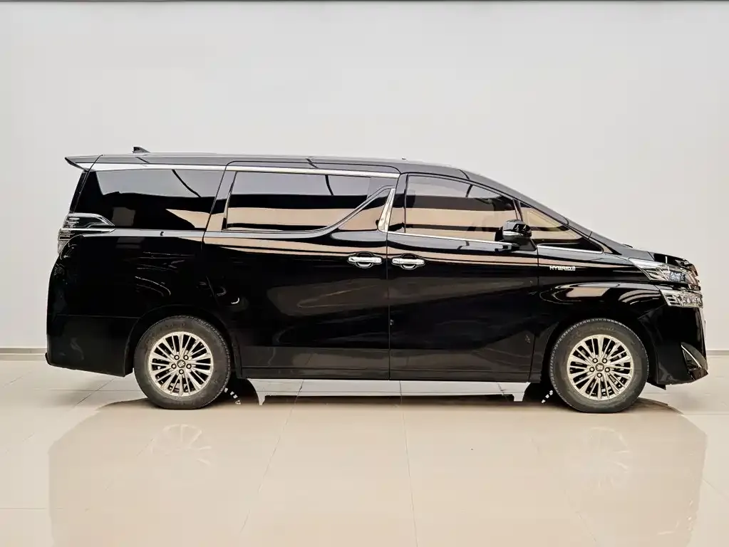 Toyota Alphard — фото 4