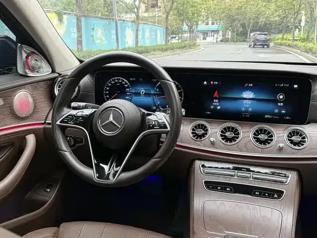 Mercedes-Benz E-Class — фото 10