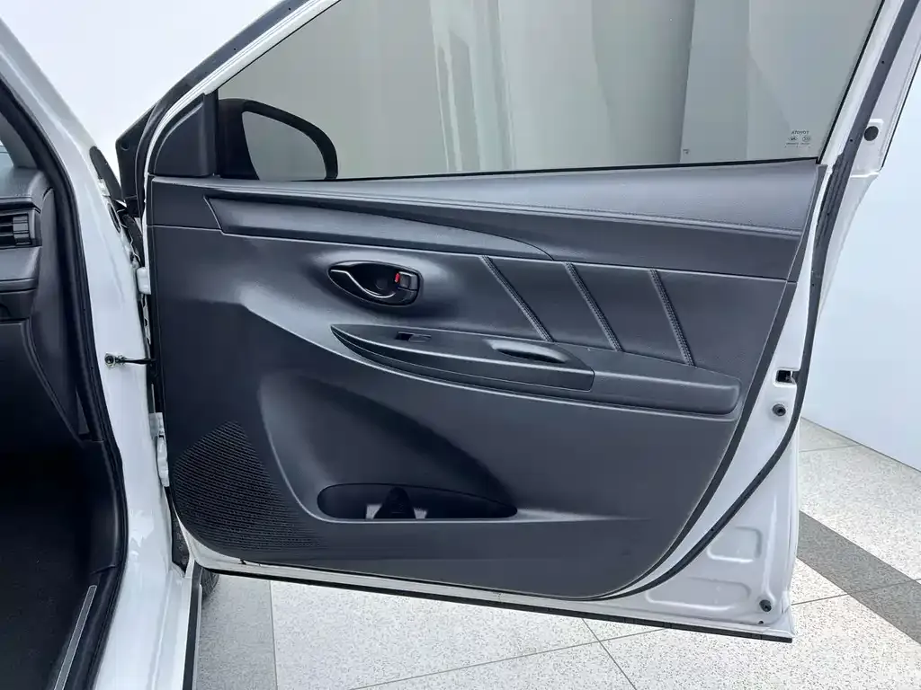 Toyota Yaris L 2022 из CN, фото 10