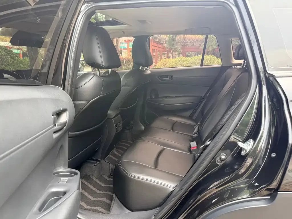 Toyota Corolla Cross 2023 из CN, фото 4