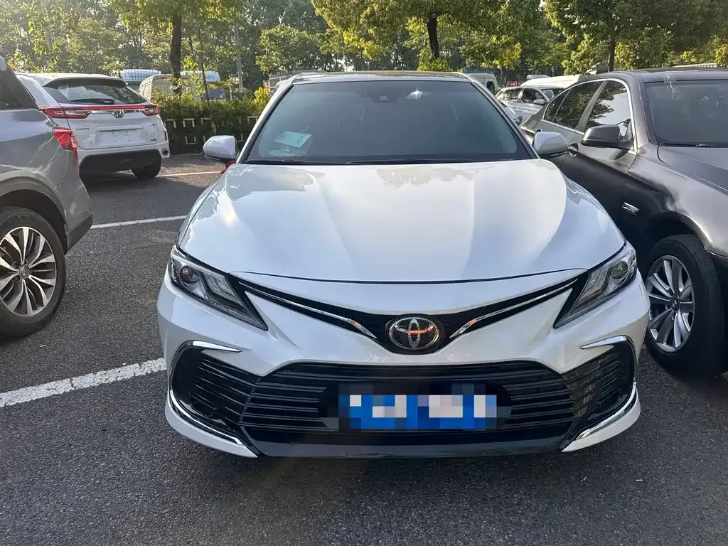 Toyota Camry — фото 5