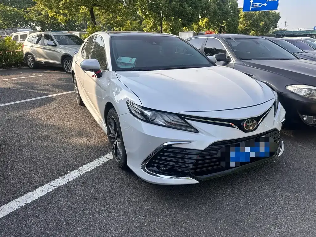 Toyota Camry — фото 9